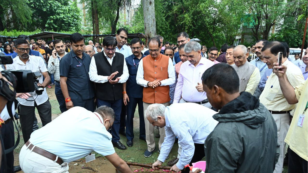 Union Minister for Agriculture & Farmers’ Welfare and Rural Development Shivraj Singh Chouhan along with other officials planting saplings at IARI Campus PUSA (Photo Source: @ChouhanShivraj/X)