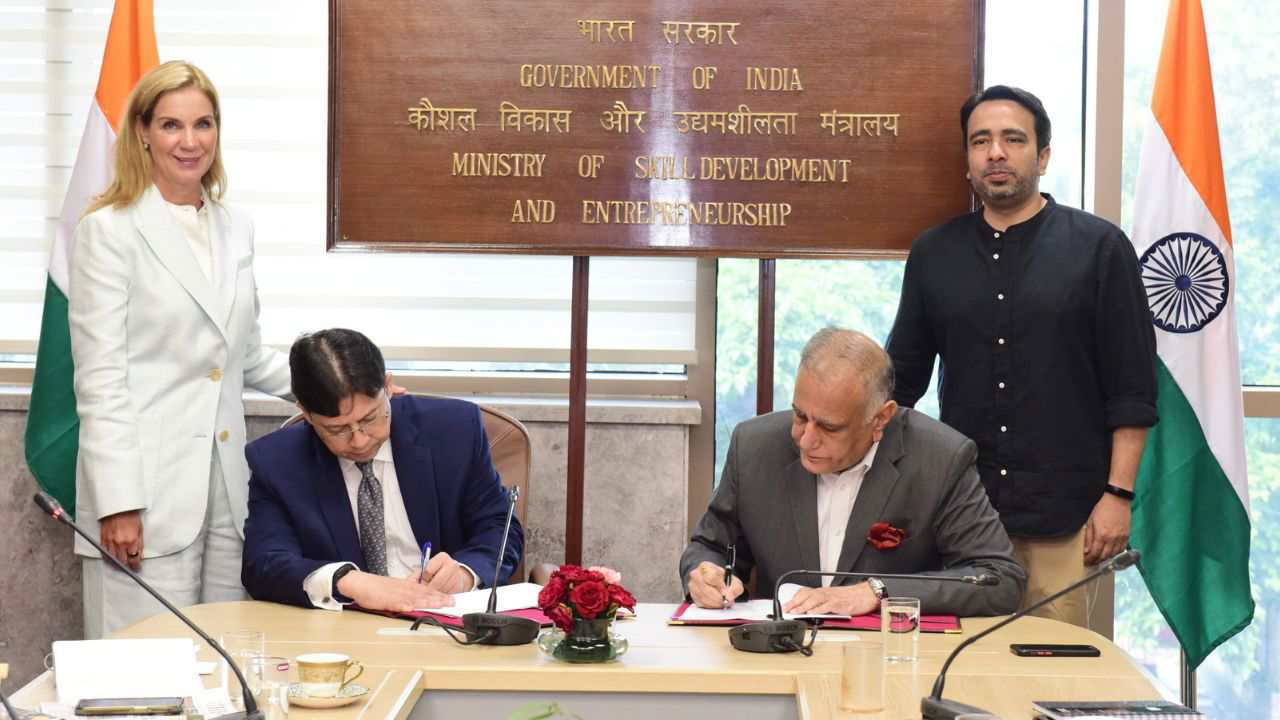 Representatives of Tourism & Hospitality Skill Council (THSC) and Visa at MoU Signing Ceremony (Photo Source: @MSDESkillIndia/X)