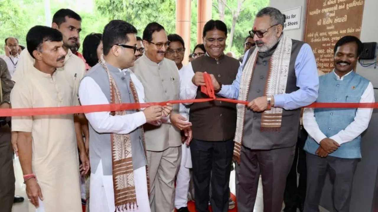 Giriraj Singh, Union Minister of Textiles along with other guests (Photo Source: @PmargheritaBJP/X)