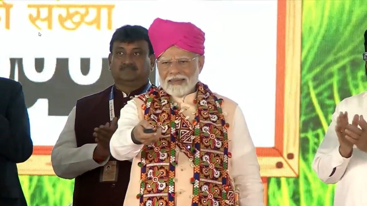 Prime Minister Narendra Modi releasing installments of PM Kisan & Namo Shetkari Mahasanman Nidhi Yojana in Washim, Maharashtra