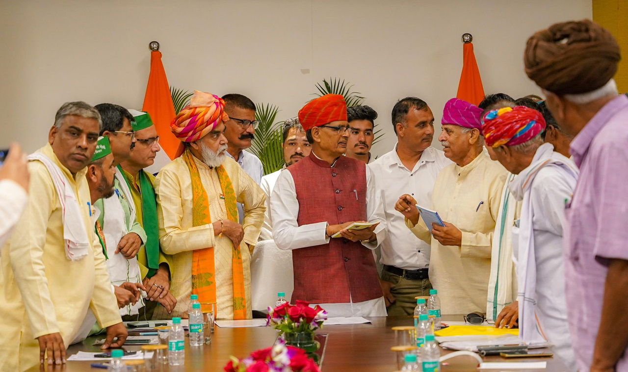 Union Minister for Agriculture and Farmers’ Welfare, Shivraj Singh Chouhan with farmers during dialogue.