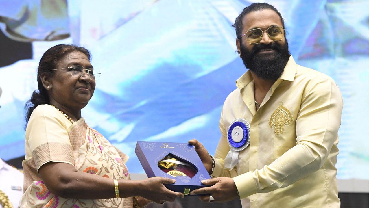 Rishab Shetty won the Best Actor award at the 70th National Film Awards 2024 (Photo Source: @rashtrapatibhvn/X)