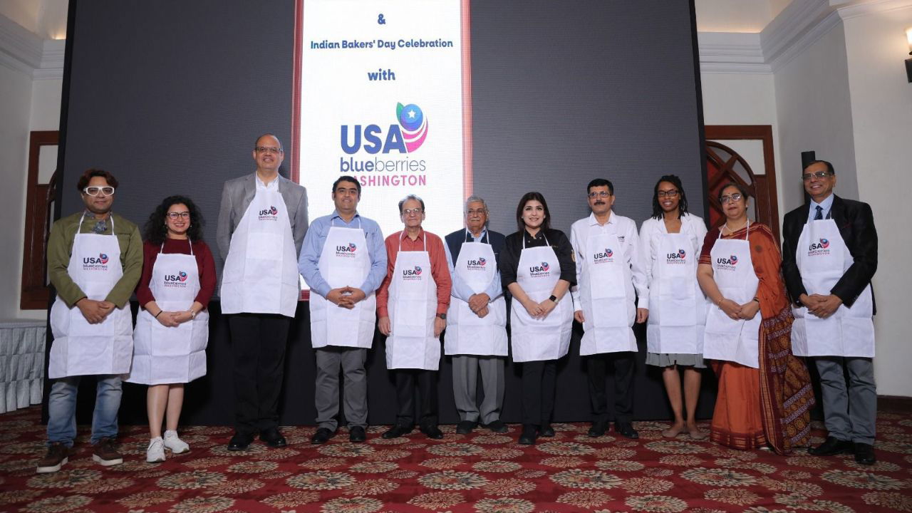 Prominent figures in the baking sector (Group photograph)