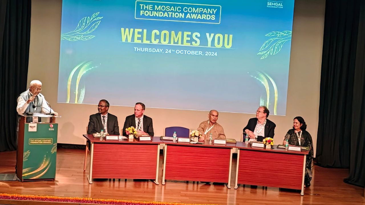 Dr. Sanjay Kumar, Chairman, Agricultural Scientists Recruitment Board in his address congratulated The Mosaic Company Foundation for this novel initiative of promoting research agriculture