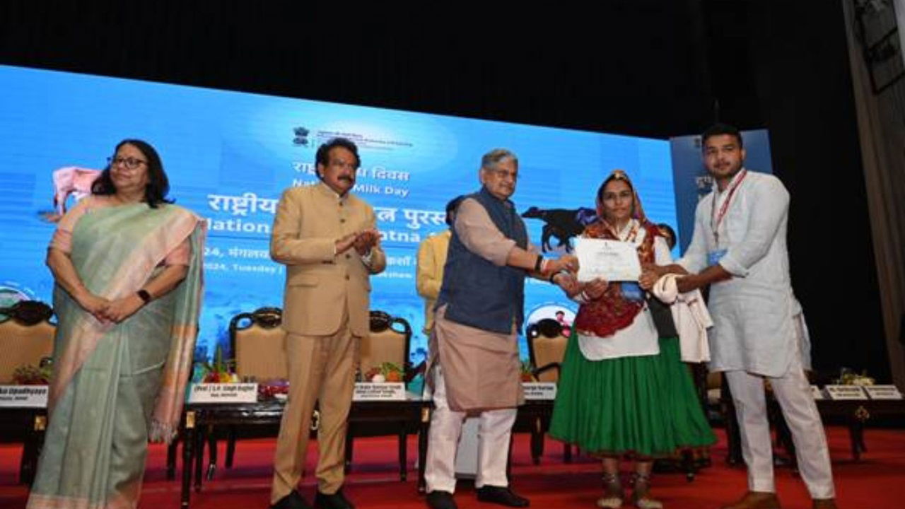 Renu Sangwan recently won the Best Dairy Farmer Award at the National Gopal Ratna Awards 2024 (Photo Source: pib)