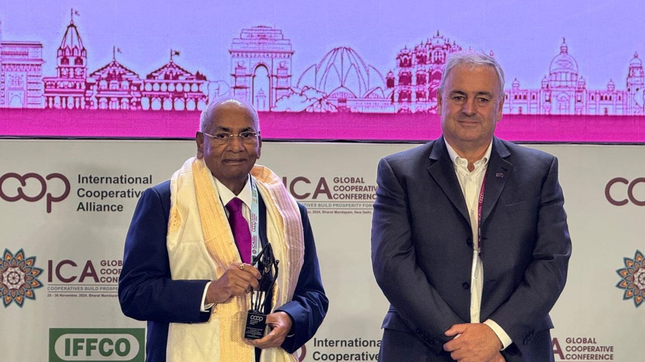 Dr. Uday Shankar Awasthi, MD and CEO of IFFCO, with ICA President Ariel Guarco at the ICA Global Conference in New Delhi. (Photo Source: @IFFCO_PR/X)