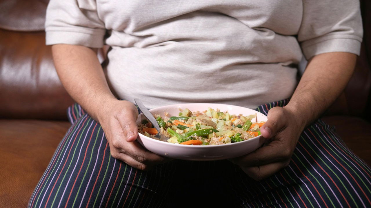 From 2000 to 2022, undernourishment dropped from 12.7% to 9.2%, while adult obesity surged from 8.7% to 15.8%. (Photo Source: Pexels)