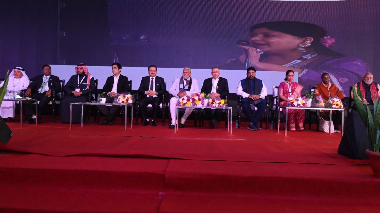 Purushottam Rupala, former Union Minister of Fisheries, Animal Husbandry, and Dairying along with other dignitaries at MFOI Awards 2024