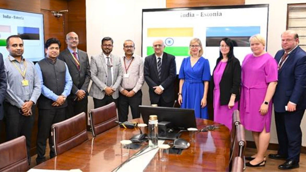 Dr. Devesh Chaturvedi, Secretary of the Department of Agriculture & Farmers’ Welfare (DA&FW), with Piret Hartman, Estonia’s Minister of Regional Affairs and Agriculture, and other dignitaries at Krishi Bhawan, New Delhi.