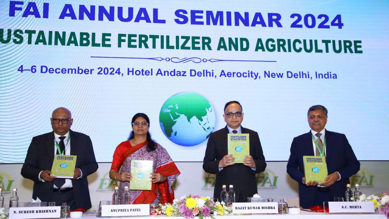 N. Suresh Krishnan, FAI Chairman, Anupriya Patel, Minister of State for Chemicals and Fertilizers & Health and Family Welfare, Government of India, Rajat Kumar Mishra, S.C. Mehta during the report launch ceremony (L-R)