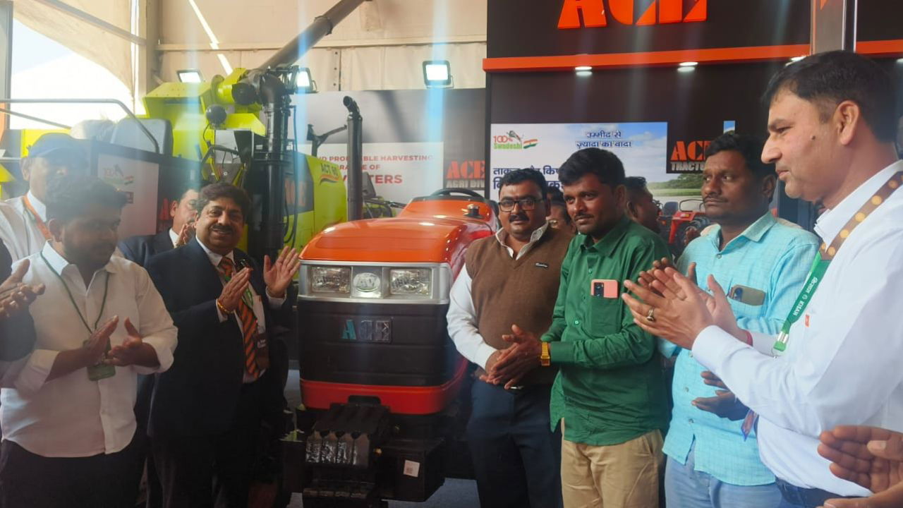 Key dignitaries from ACE, including Ravinder Singh Khaneja, Chief General Manager; Rajeev Ranjan Kumar, Head of Product Management Group; Harish Agre, Head of Product Support; and Jugal Kishore Pandey, State Head for Maharashtra at the Launch of ACE DI 6565 AV TREM IV Tractor