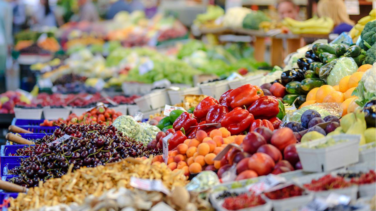 Fresh fruits and vegetables at the shop (Representational Image Source: Pexels)