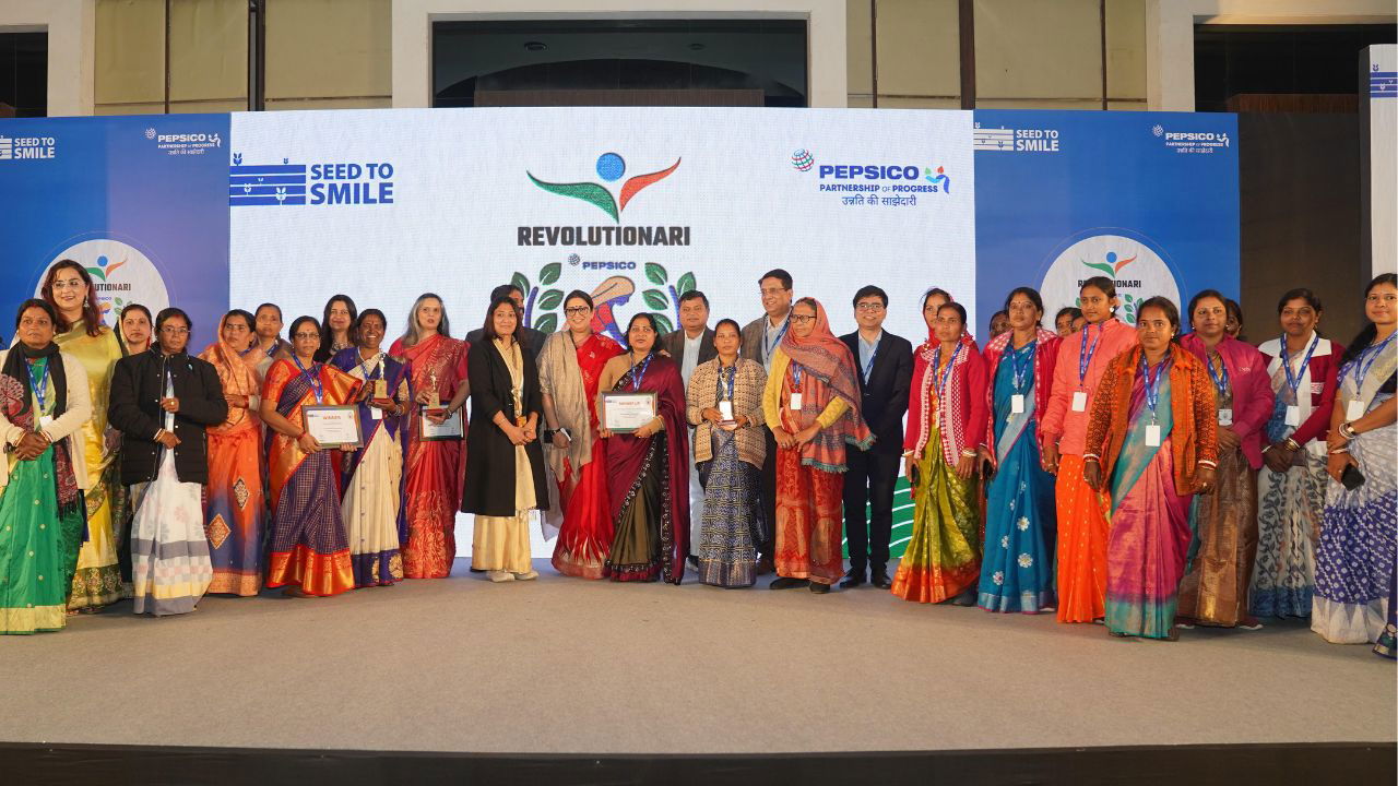 Dignitaries and PepsiCo India leaders with the RevolutioNari Awards Winners