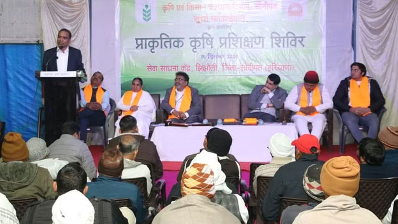 M.C. Dominic, Founder & Editor-in-Chief, Krishi Jagran, addressing farmers at the Natural Farming Training Camp