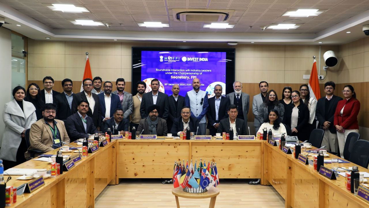 Dr. Subrata Gupta, Secretary, MoFPI with leaders from bakery and confectionery sector at Vigyan Bhawan Annexe, New Delhi (Photo Source: @MOFPI_GOI/X)