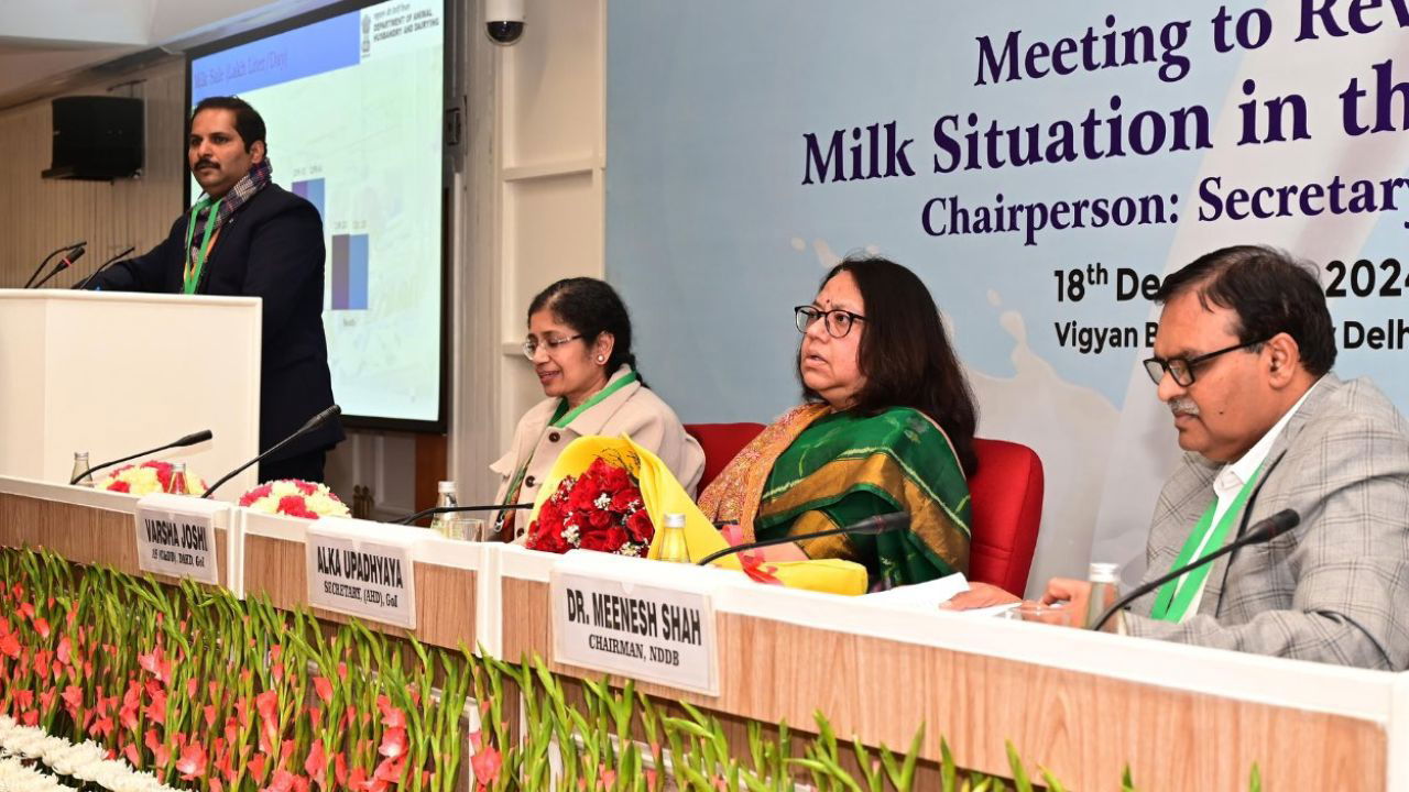 Alka Upadhyaya, Secretary of DAHD, Ministry of Fisheries, Animal Husbandry and Dairying with other dignitaries at review meeting in New Delhi. (Photo Source: @Dept_of_AHD/X)