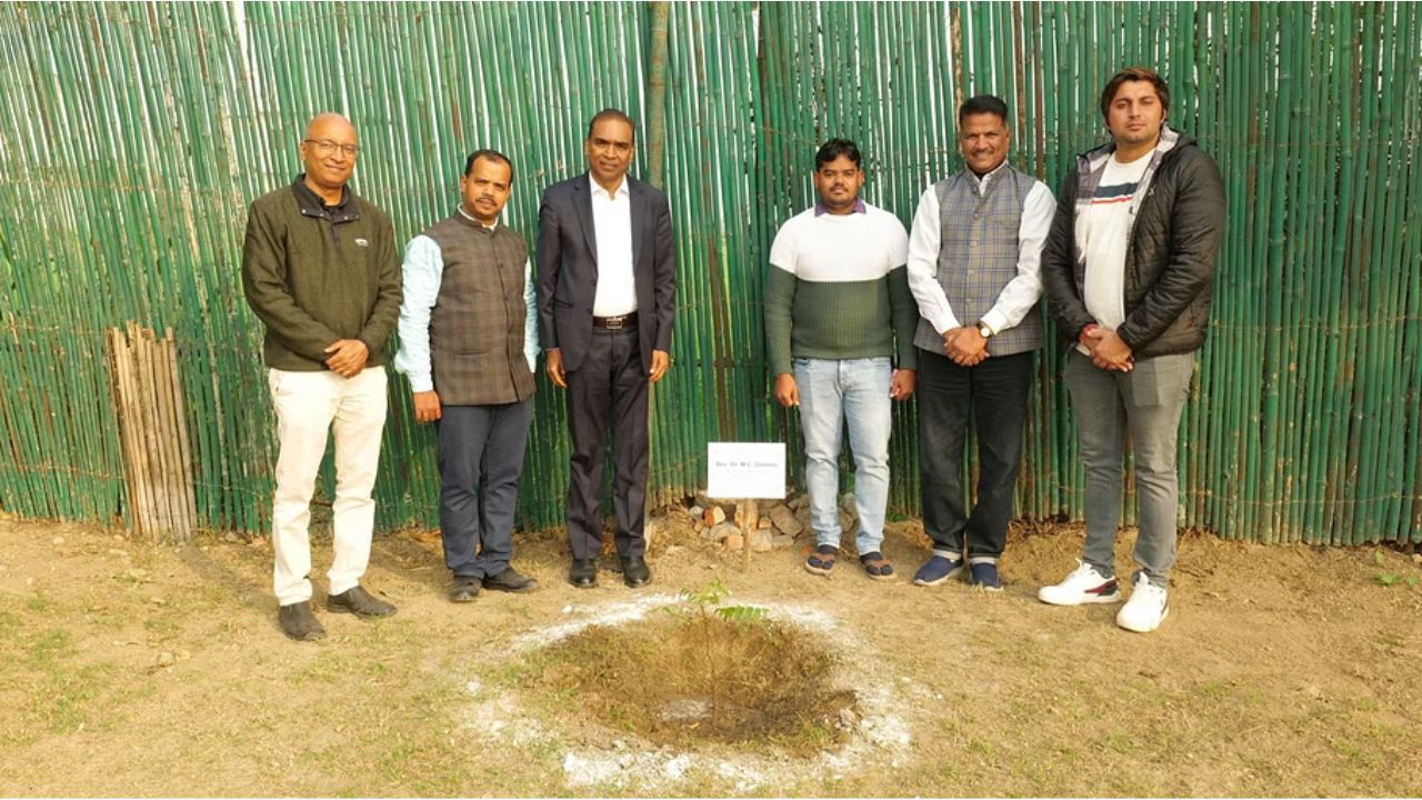 M.C. Dominic, Founder and Editor-in-Chief of Krishi Jagran along with others while planting saplings