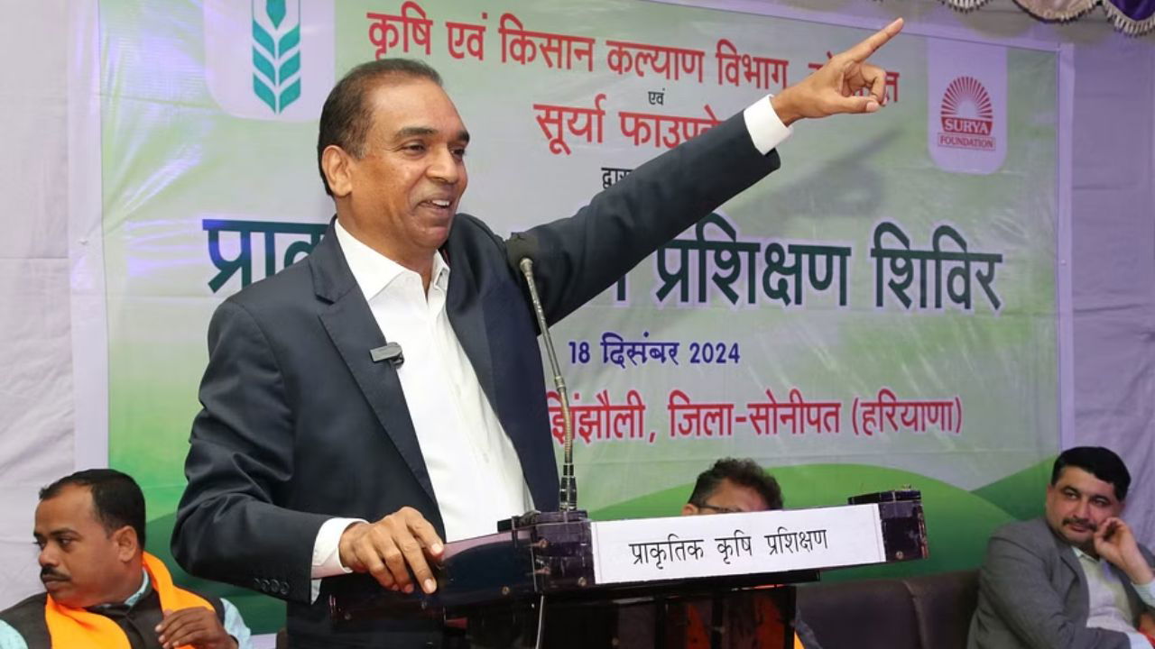 M.C. Dominic, Founder and Editor-in-Chief of Krishi Jagran addressing farmers