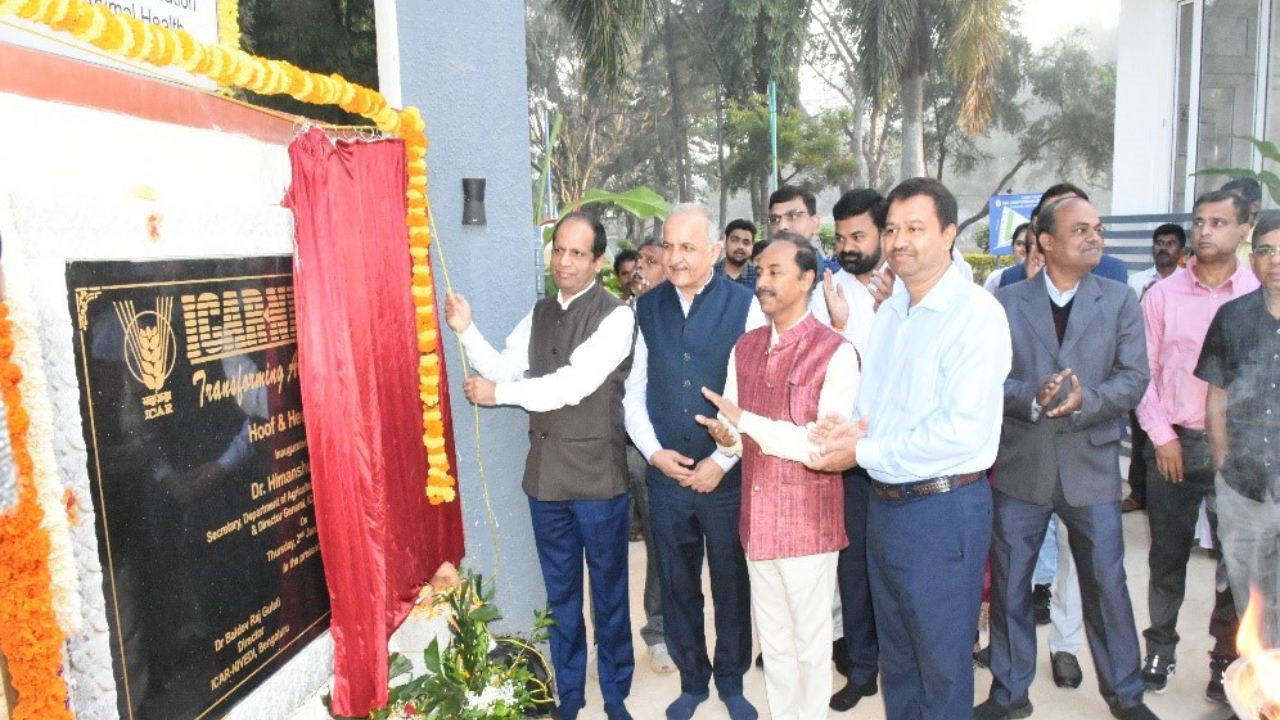 Dr. Himanshu Pathak, Secretary (DARE) and Director General of ICAR along with other guests at ICAR-NIVEDI