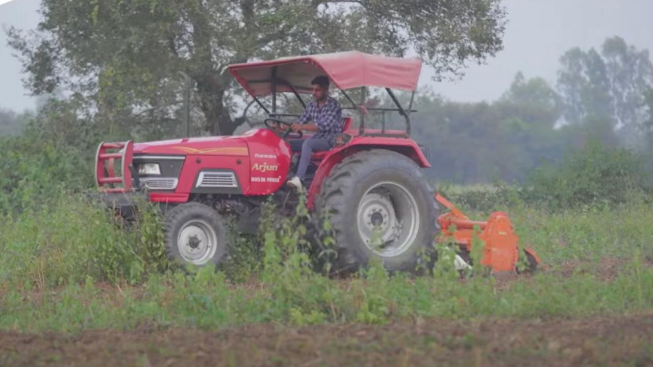 Abhishek Tyagi using the Mahindra Arjun 605 DI tractor on his farm