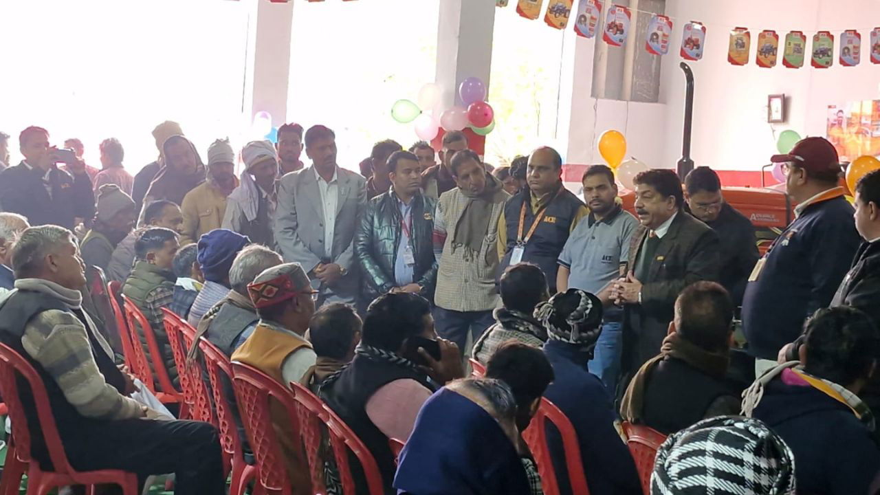 Ravinder Singh Khaneja, Chief General Manager of ACE Tractors, interacting with farmers