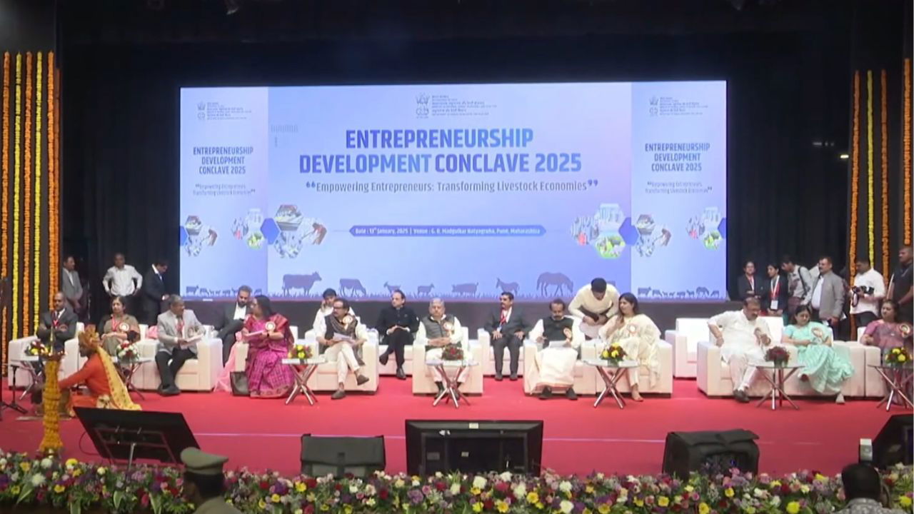 Union Minister for Fisheries, Animal Husbandry & Dairying (FAHD) and Panchayati Raj, Rajiv Ranjan Singh, with other dignitaries at the Mega Entrepreneurship Development Conclave in Pune, Maharashtra. (Photo Source: @LalanSingh_1/X)