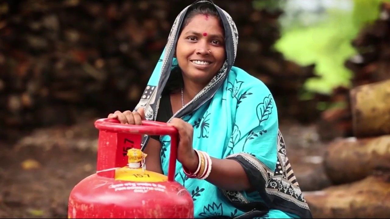 Women in Delhi to receive LPG cylinders at Rs 500 under Mahila Samridhi Yojana, with free cylinders on Holi and Diwali, promises BJP manifesto. (Photo Source: MyGov)