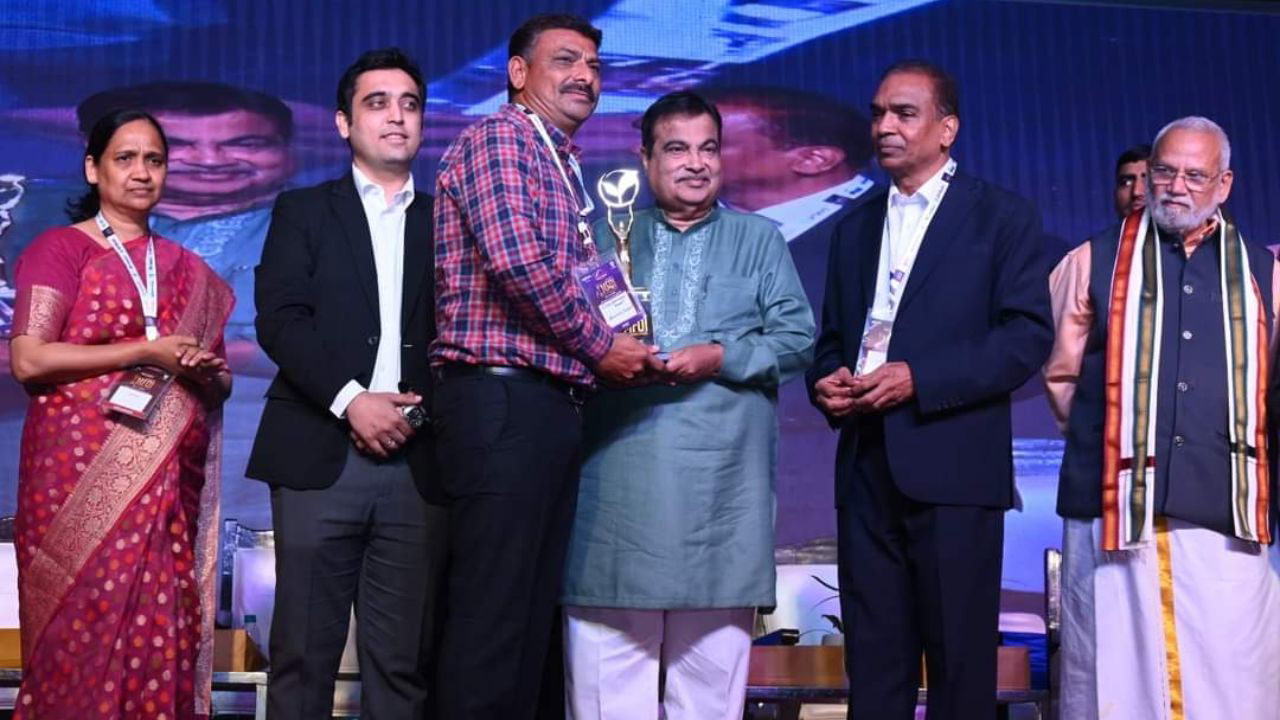 Desai awarded with the MFOI 2024 National Award for excellence in progressive farming by Nitin Gadkari, Minister of Road Transport and Highways of India (Pic Credit: Krishi Jagran)