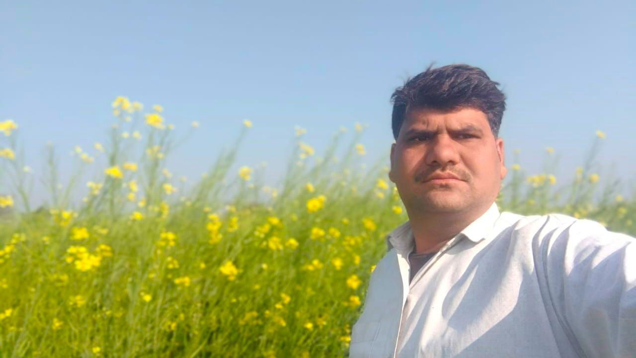 Lokesh Kumar Meena, a 35-year-old farmer from Kota, Rajasthan, grows wheat, mustard and urad on 40 bighas of land using modern agricultural techniques. (Pic Credit: Lokesh Meena).