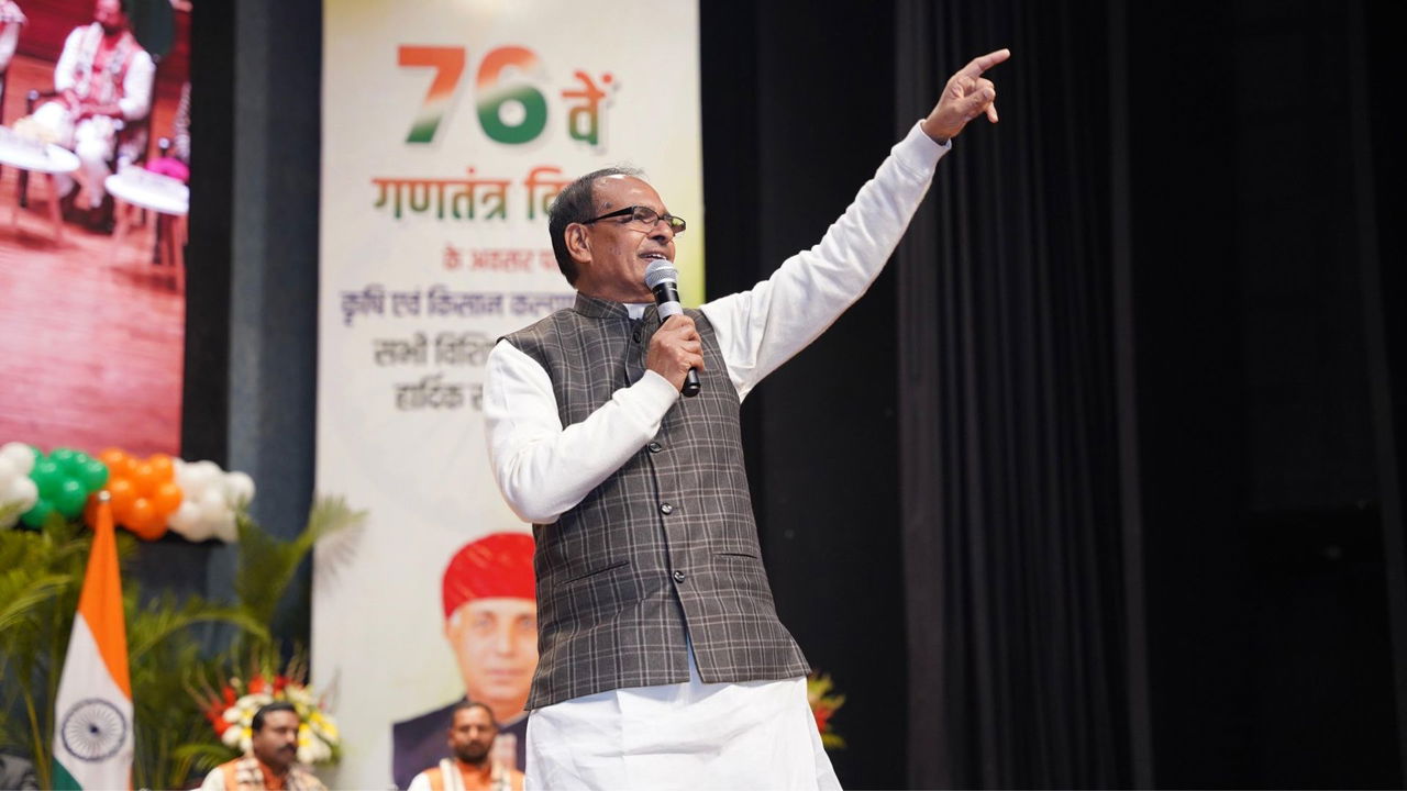 Union Minister for Agriculture and Farmers’ Welfare, Shivraj Singh Chouhan, interacting with farmers during the 76th Republic Day event at Pusa Campus, New Delhi. (Photo Source: @OfficeofSSC/X)