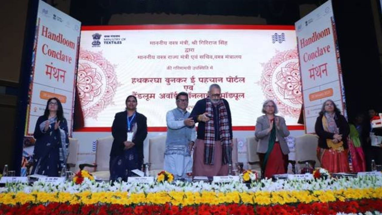 Union Minister for Textiles, Giriraj Singh, with other dignitaries at the Handloom Conclave – Manthan at the Dr. Ambedkar International Centre in New Delhi.