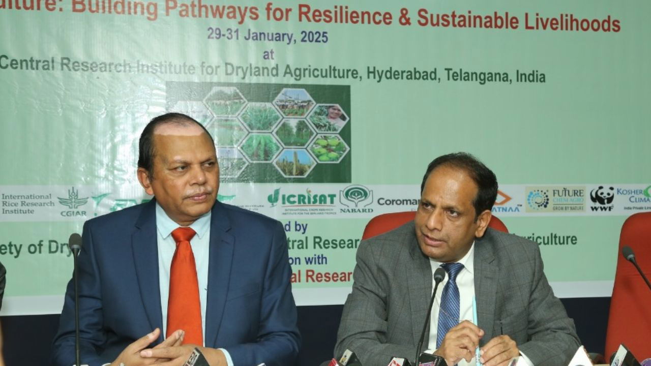 Dr. Himanshu Pathak, Secretary (DARE) and Director General (ICAR), with Dr. S. K. Chaudhary, Deputy Director General (Natural Resource Management) at the International Conference on Rainfed Agriculture in Hyderabad. (Photo Source: ICAR/FB)