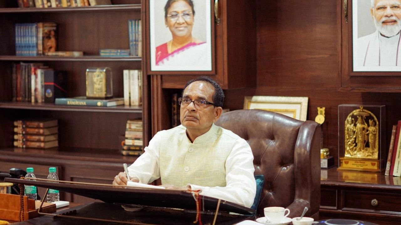 Union Minister of Agriculture, Farmers Welfare, and Rural Development, Shivraj Singh Chauhan, during a video conference meeting. (Photo Source: @ChouhanShivraj/X)