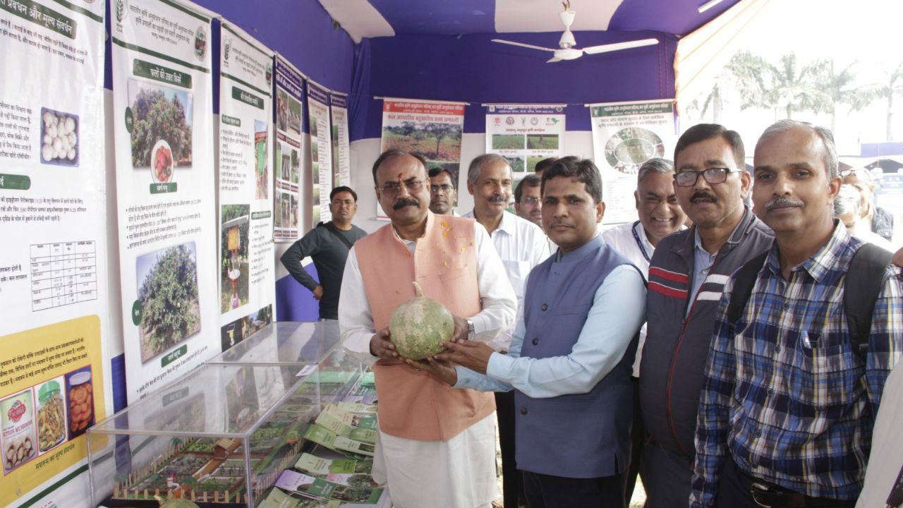 Dr. Sanjeev Chourasia, MLA Digha visiting stalls in Kisan Mela of ICAR-RCER, Patna (Image Credit: ICAR-RCER)