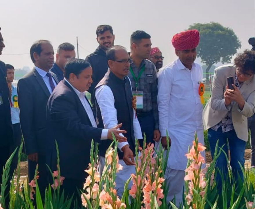 Union Minister for Agriculture and Farmers Welfare, Shivraj Singh Chouhan, during a crop field tour at Pusa