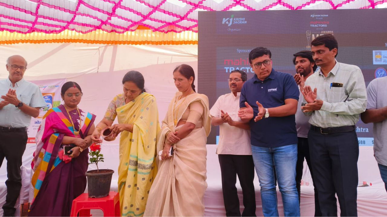 Distinguished guests at the Samridh Kisan Utsav in Pune, Maharashtra.