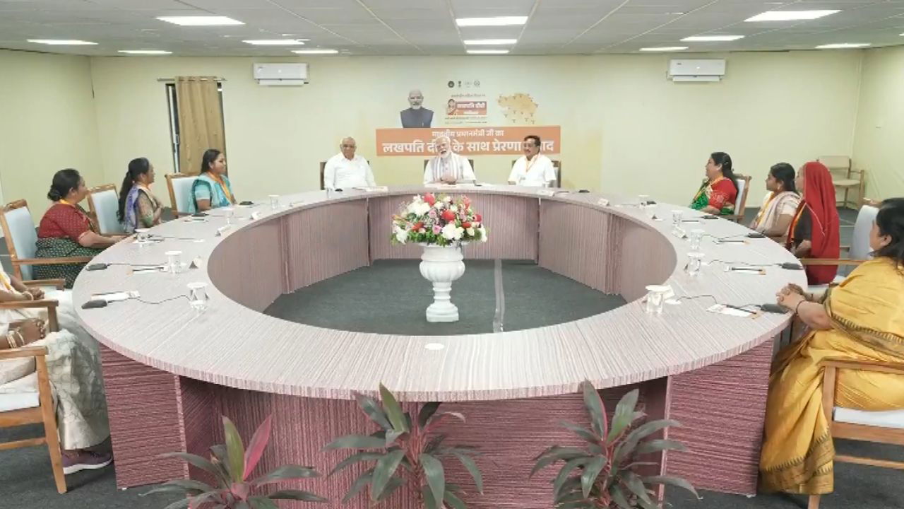 Prime Minister Narendra Modi interacting with Lakhpati Didis in Navsari, Gujarat, during Women’s Day celebrations. (Photo Source: @narendramodi/X)