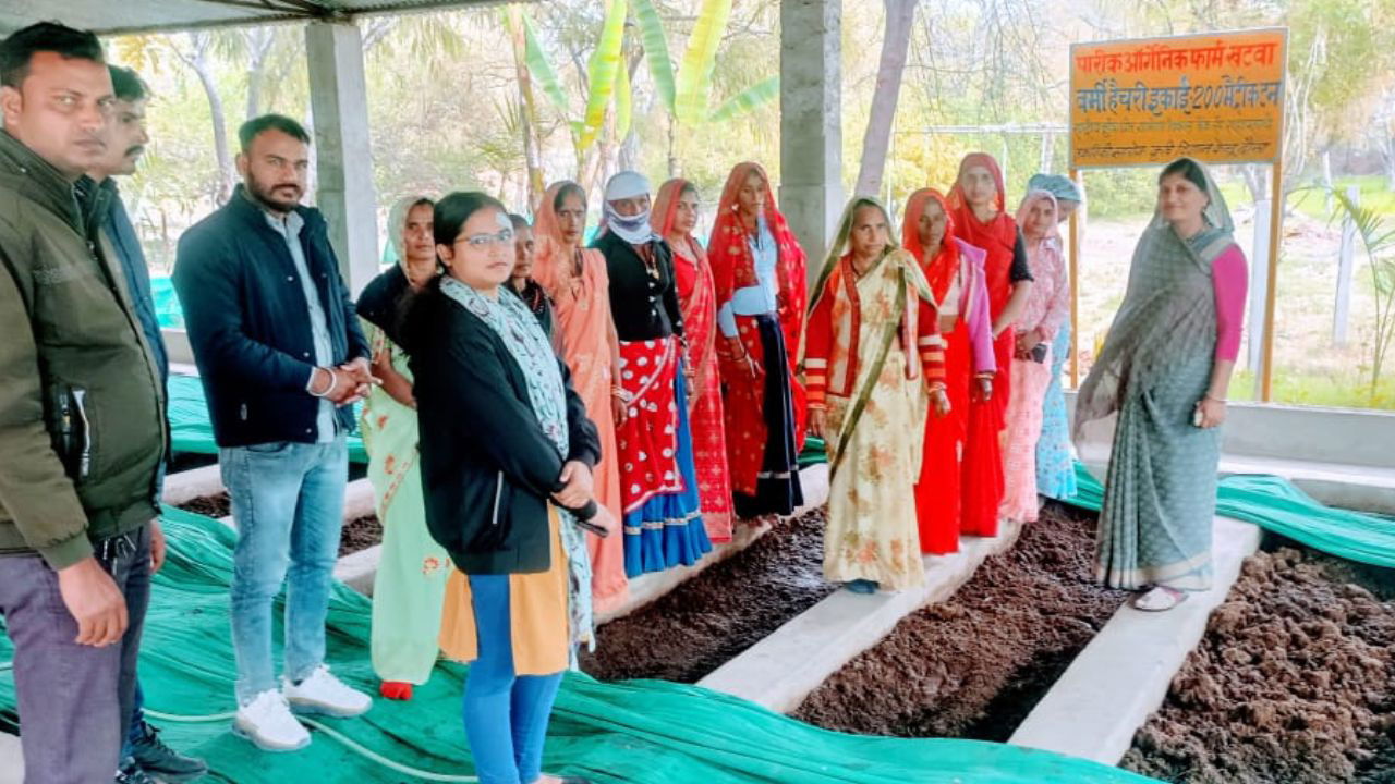 In 2008, Ruby Pareek set up Rajasthan’s largest vermicompost unit, offering free organic compost and resources to support fellow farmers. (Pic Credit: Ruby)