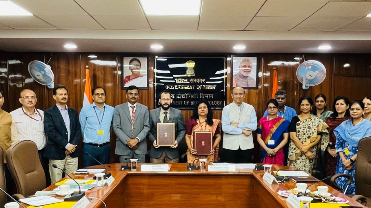 The MoU signing ceremony took place at DBT Headquarters, New Delhi, with key dignitaries in attendance. (Photo Source: @DBTIndia/X)