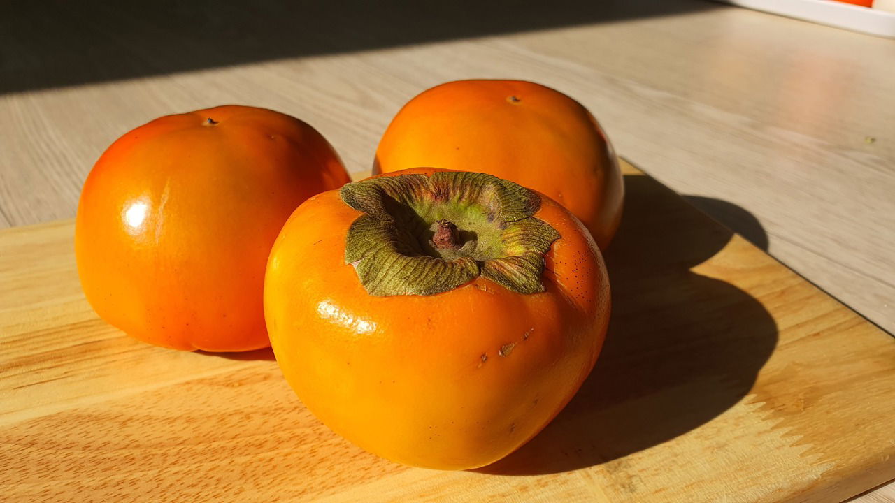 Persimmon is a nutrient-dense fruit that offers several health benefits (Representational iamge source: Canva).