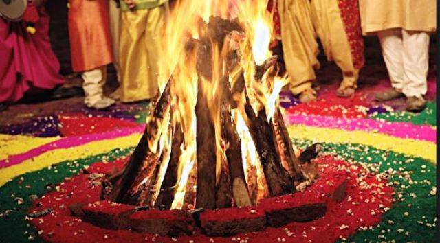 LOHRI 2019: You Can't Celebrate Lohri without These 7 Things