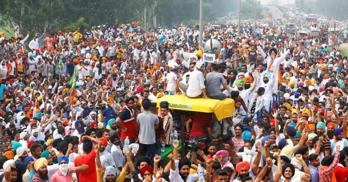 Angry farmers marching towards Delhi