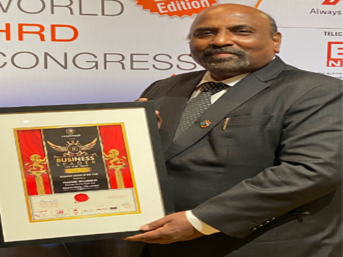 Prashant Belgamwar with his award