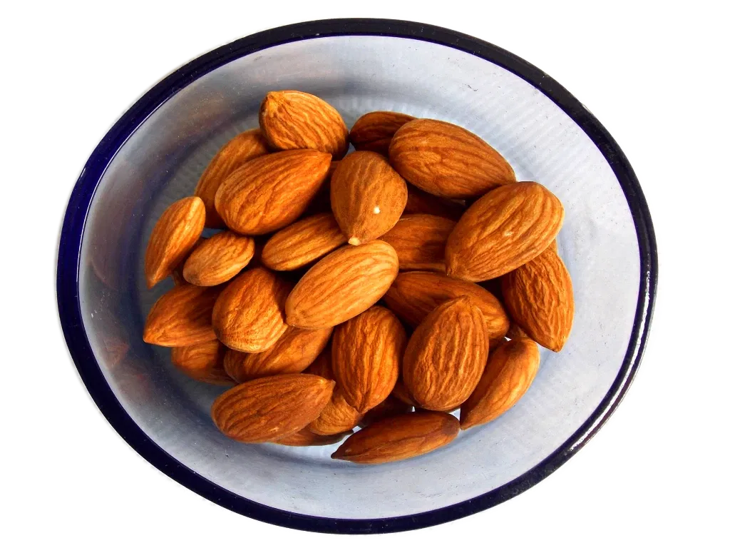 7 Side Effects Of Eating Too Many Almonds