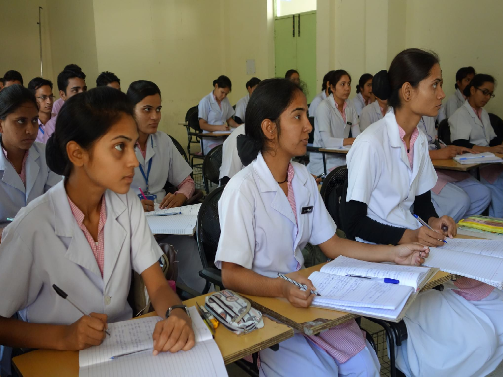 Punjab CM Orders Immediate Recruitment of 400 Nurses