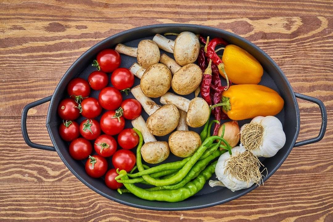 Mushrooms, tomatoes, garlic, green chillies, onion, bell peppers, and dried red chilies