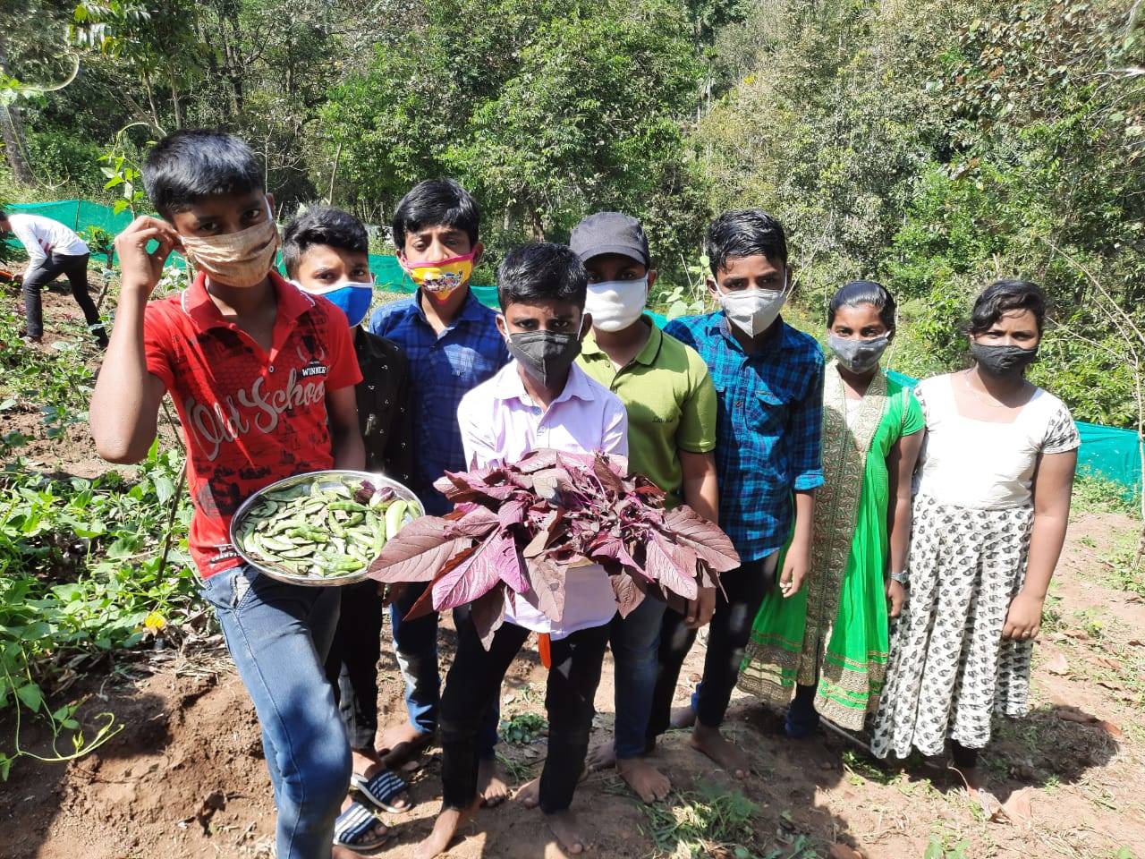 School children with their harvest