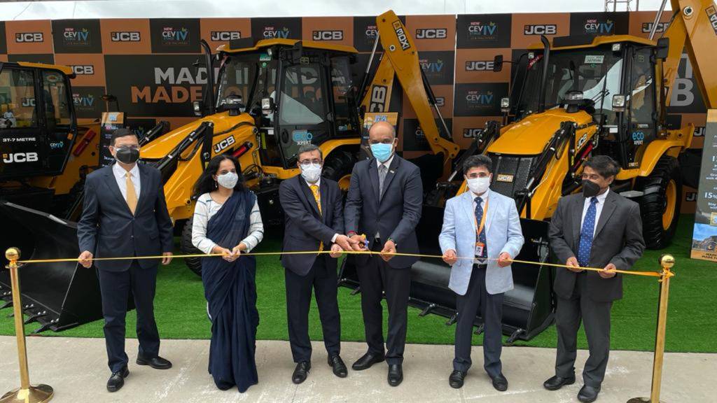 Caption- Mr. Deepak Shetty, MD, JCB India launching CEV Stage IV machines in Jaipur factory