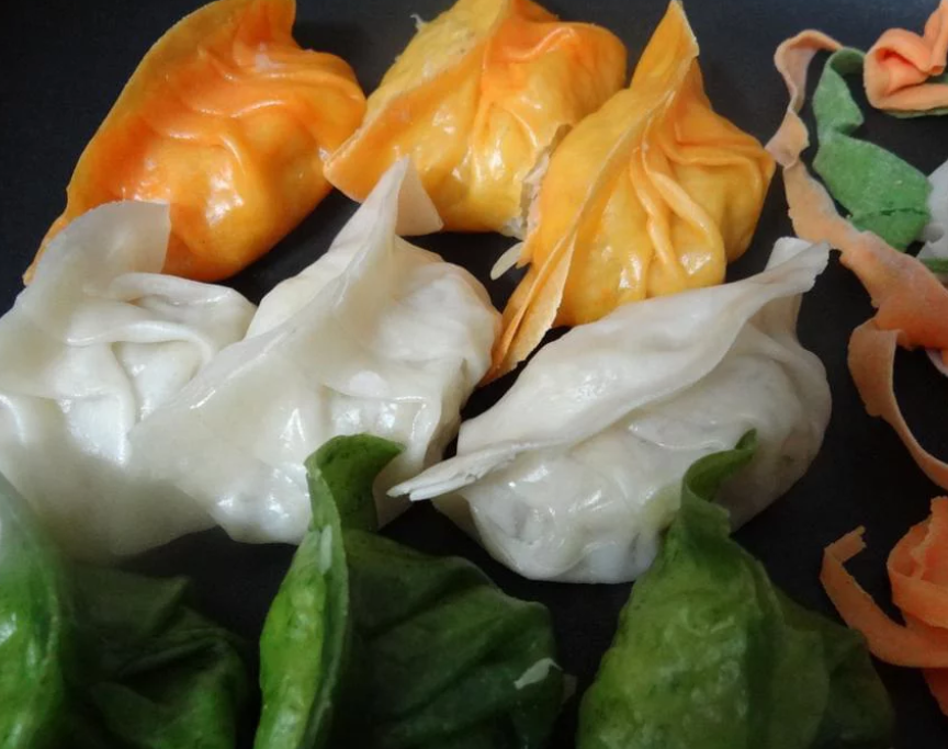 Tricolor Momos