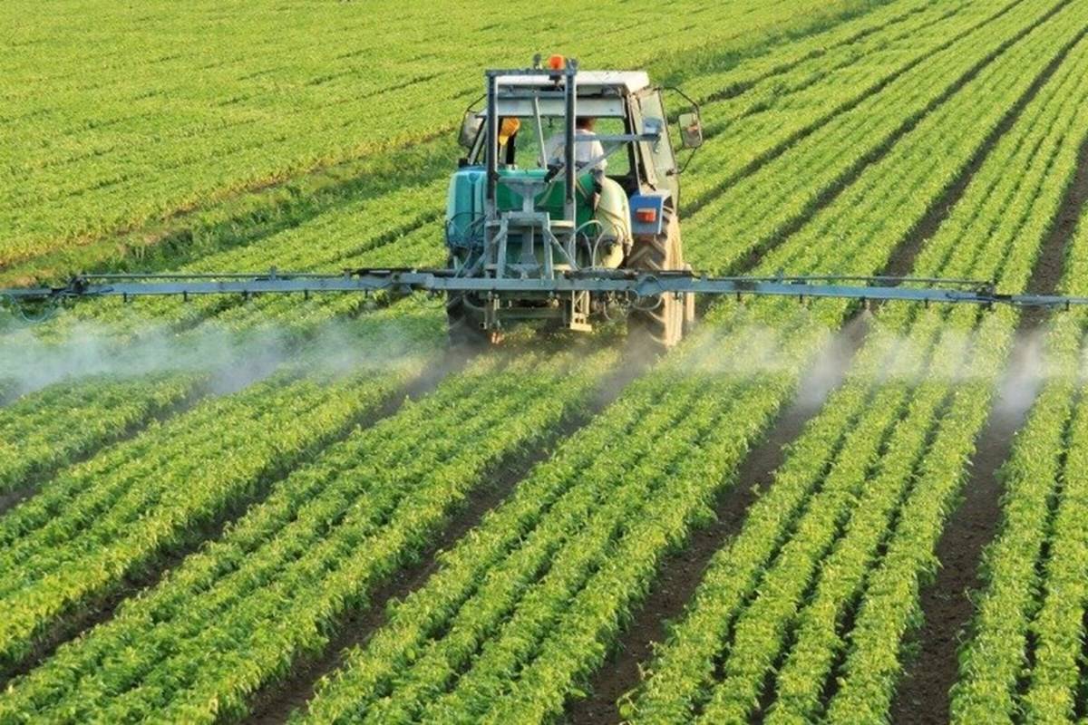 Agricultural Machine spraying in the feild